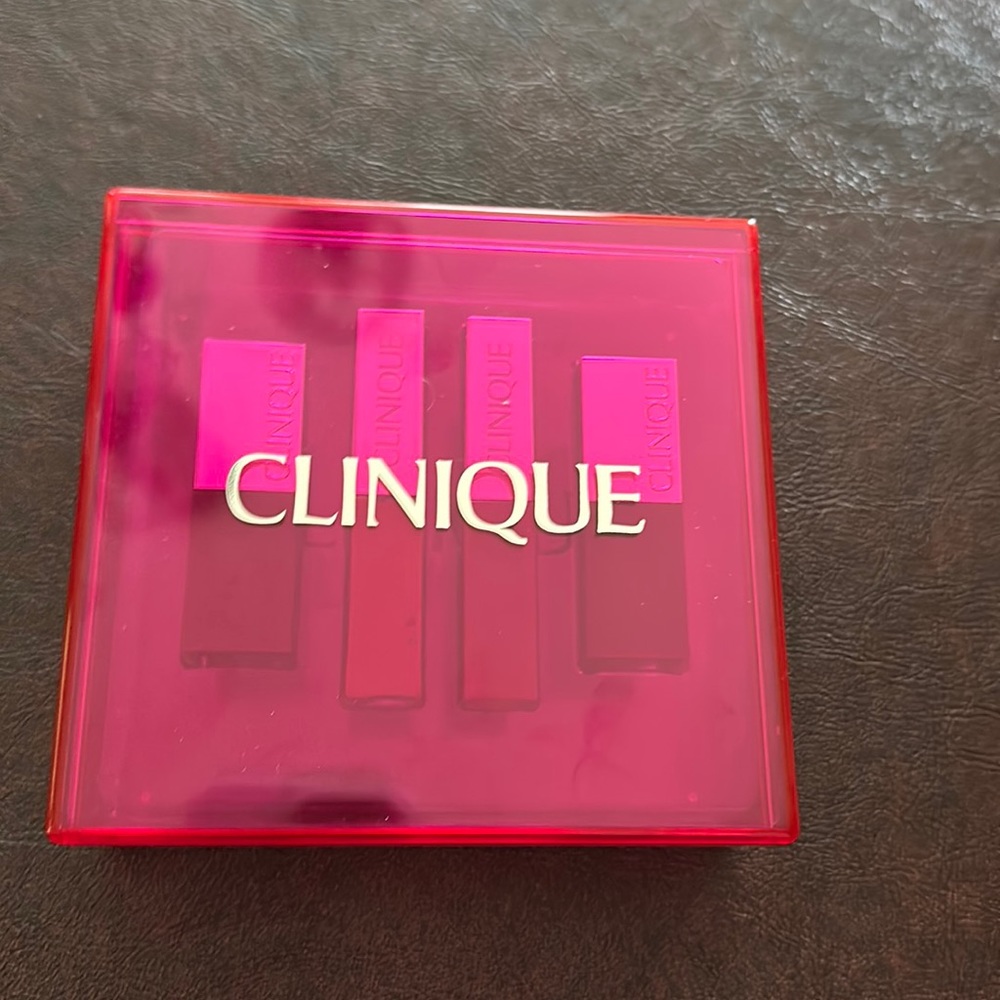Clinique gift set 2 lipsticks & 2 lip gloss.